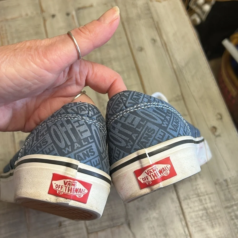 VANS MENS OFF THE WALL, BLUE, SIZE 7.5b, SLIP ON SNEAKERS